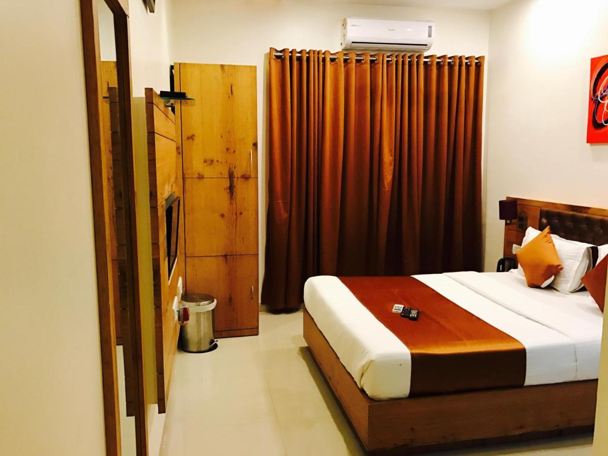 Hotel Grandeur-Near Mumbai International Airport Экстерьер фото