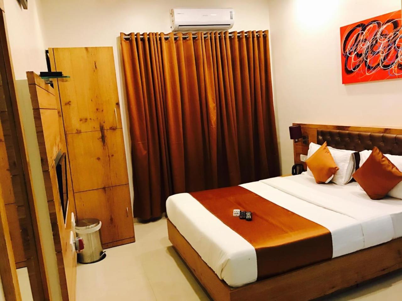 Hotel Grandeur-Near Mumbai International Airport Экстерьер фото